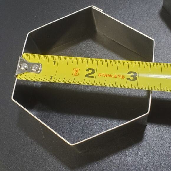 Ateco Cutters 6 Piece Set Hexagon #5251  1 5/8" to 3 1/4" in storage tin - Picture 4 of 6